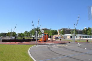 Koniske bukkede master i boligområde